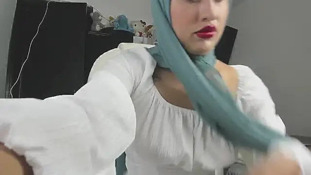 Snapshot of adila_anich chatting on 12-17-24, 10:32 adila anich online show from 12-17-24, 10:32