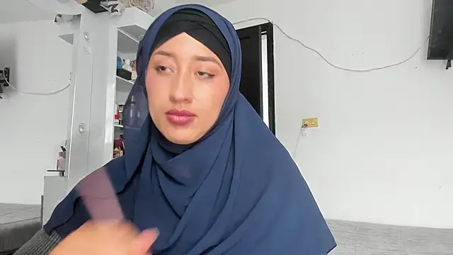 Snapshot of adila_anich chatting on 09-18-25, 05:38 adila anich online show from 09-18-25, 05:38