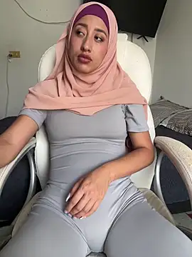 Snapshot of adila_anich chatting on 09-11-25, 08:31 adila anich online show from 09-11-25, 08:31