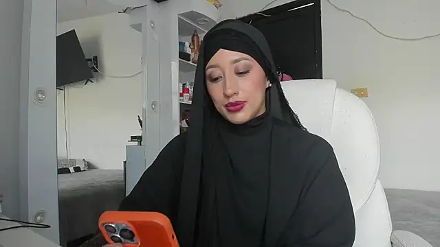 Snapshot of adila_anich chatting on 10-03-25, 10:00 adila anich online show from 10-03-25, 10:00