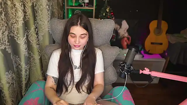 delicatedBailey online show from 05-05-26, 01:14