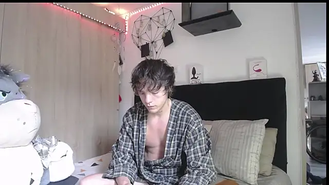 Santiago kiler online show from 04-16-26, 01:12