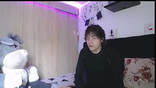 Santiago kiler online show from 03-31-26, 01:57