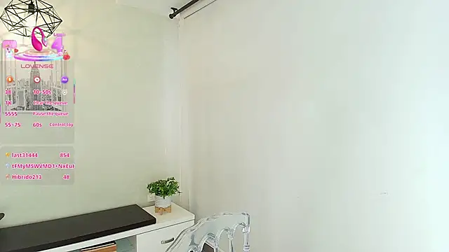 Snapshot of Sassy--Girl chatting on 11-22-25, 06:07 Sassy--Girl online show from 11-22-25, 06:07