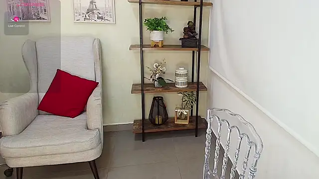 Snapshot of Sassy--Girl chatting on 01-14-26, 09:40 Sassy--Girl online show from 01-14-26, 09:40