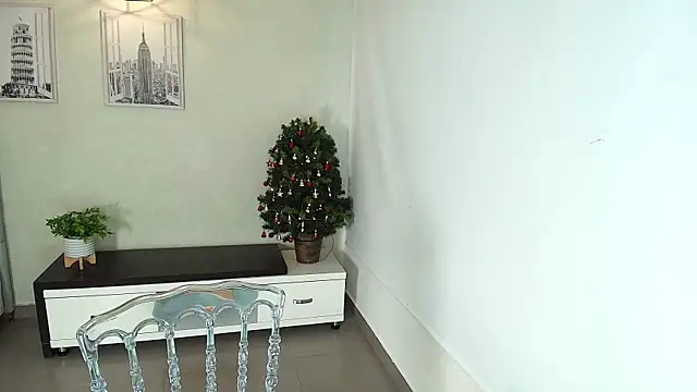 Snapshot of Sassy--Girl chatting on 11-26-25, 06:08 Sassy--Girl online show from 11-26-25, 06:08