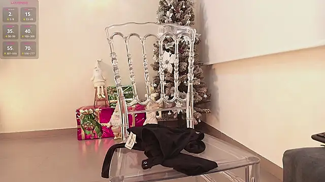 Snapshot of Sassy--Girl chatting on 12-14-25, 11:05 Sassy--Girl online show from 12-14-25, 11:05