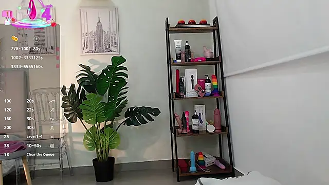 Snapshot of Sassy--Girl chatting on 03-15-25, 12:02 Sassy--Girl online show from 03-15-25, 12:02