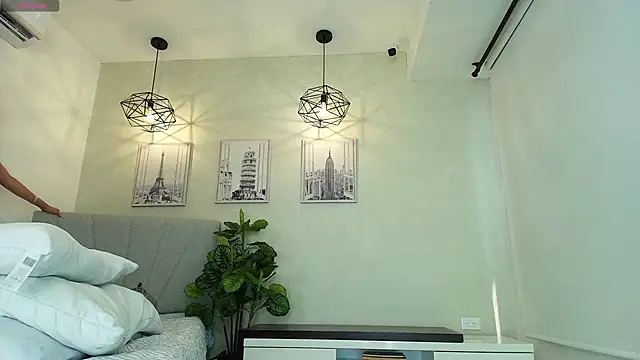 Snapshot of Sassy--Girl chatting on 11-12-25, 06:12 Sassy--Girl online show from 11-12-25, 06:12