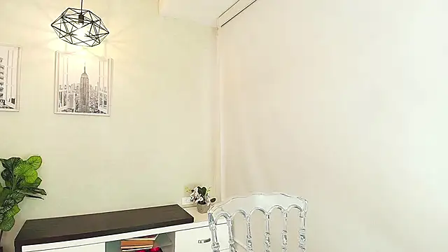 Snapshot of Sassy--Girl chatting on 09-18-25, 06:11 Sassy--Girl online show from 09-18-25, 06:11