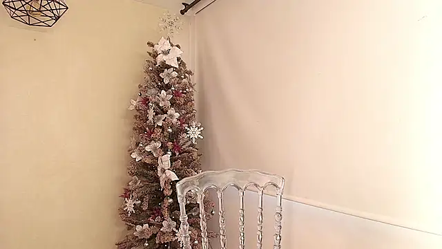 Snapshot of Sassy--Girl chatting on 12-05-25, 07:23 Sassy--Girl online show from 12-05-25, 07:23