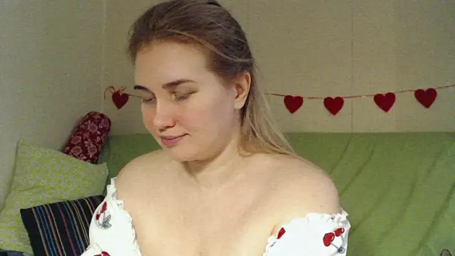 Snapshot of mmmPinUpGirl chatting on 02-20-26, 07:54 mmmPinUpGirl online show from 02-20-26, 07:54