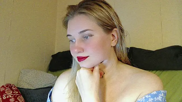 Snapshot of mmmPinUpGirl chatting on 10-19-25, 02:53 mmmPinUpGirl online show from 10-19-25, 02:53