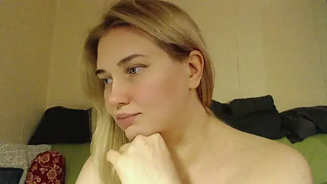 Snapshot of mmmPinUpGirl chatting on 10-04-25, 05:03 mmmPinUpGirl online show from 10-04-25, 05:03