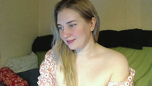 Snapshot of mmmPinUpGirl chatting on 02-04-26, 03:01 mmmPinUpGirl online show from 02-04-26, 03:01