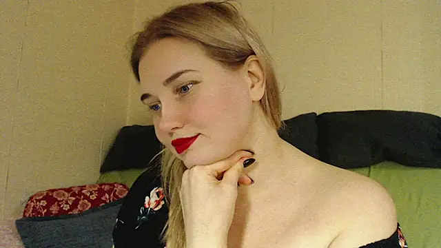 Snapshot of mmmPinUpGirl chatting on 10-25-25, 05:46 mmmPinUpGirl online show from 10-25-25, 05:46