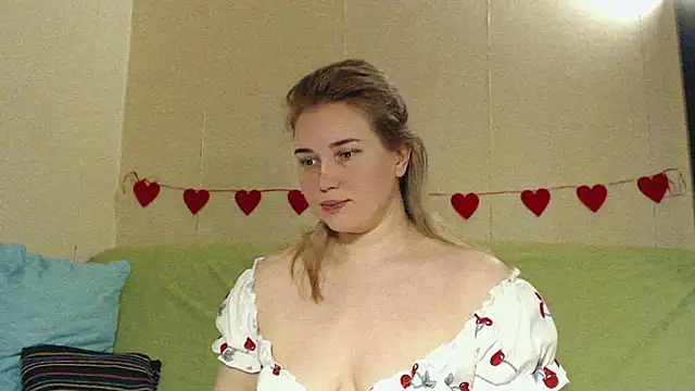 Snapshot of mmmPinUpGirl chatting on 04-22-26, 10:27 mmmPinUpGirl online show from 04-22-26, 10:27