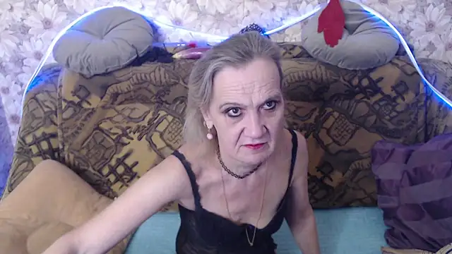 MissBekker online show from 11-23-25, 01:15