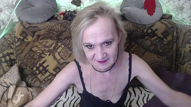 Snapshot of MissBekker chatting on 01-10-25, 08:29 MissBekker online show from 01-10-25, 08:29