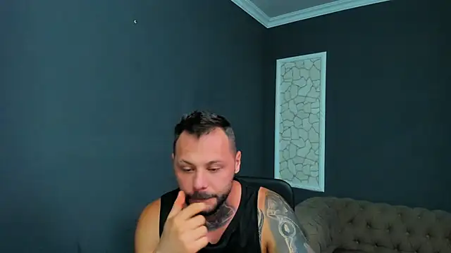 Snapshot of BrianHunts chatting on 07-05-26, 04:06 BrianHunts online show from 07-05-26, 04:06