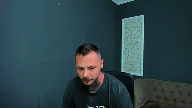 Snapshot of BrianHunts chatting on 07-10-26, 03:28 BrianHunts online show from 07-10-26, 03:28
