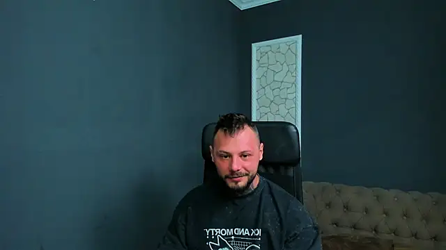 Snapshot of BrianHunts chatting on 05-17-26, 04:23 BrianHunts online show from 05-17-26, 04:23