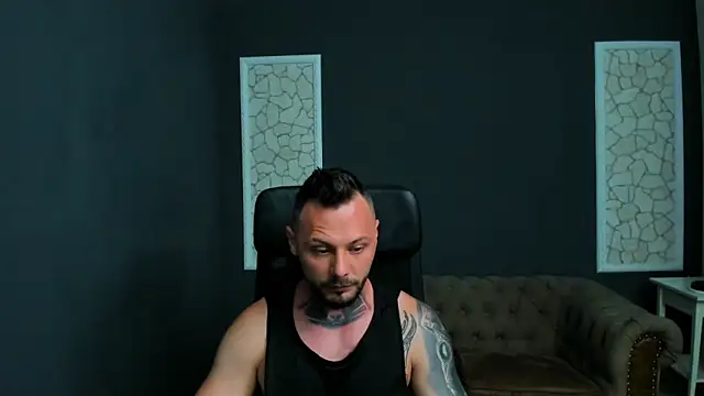 Snapshot of BrianHunts chatting on 05-10-26, 04:27 BrianHunts online show from 05-10-26, 04:27