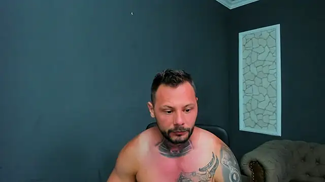Snapshot of BrianHunts chatting on 07-20-26, 05:04 BrianHunts online show from 07-20-26, 05:04