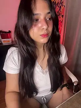 Snapshot of xSelena chatting on 03-22-25, 04:56 xSelena online show from 03-22-25, 04:56