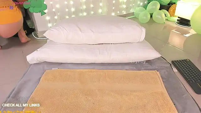 ohyesly  online show from 03-07-26, 10:21