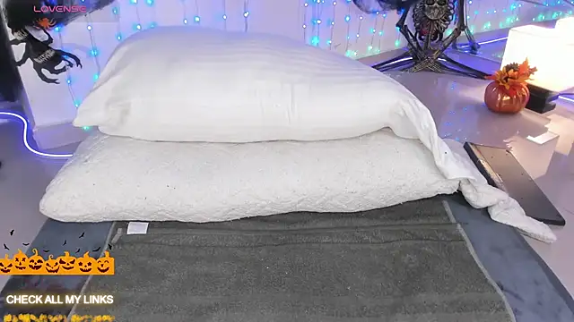 ohyesly  online show from 10-21-25, 10:47