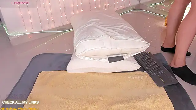 ohyesly  online show from 01-12-26, 10:11