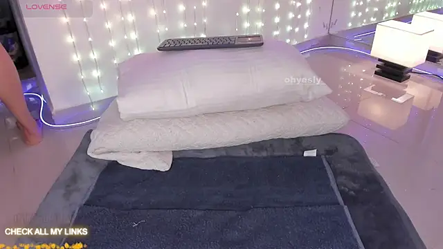 ohyesly  online show from 11-20-25, 10:05