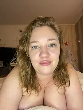Snapshot of BBWOOW chatting on 01-04-25, 04:44 BBWOOW online show from 01-04-25, 04:44