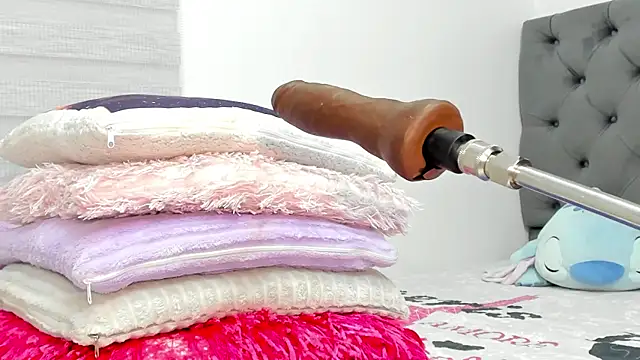 Elizabeth 18  online show from 04-16-26, 03:51