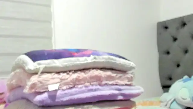 Elizabeth 18  online show from 03-31-26, 03:30