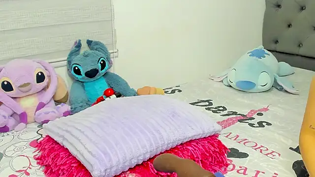 Elizabeth 18  online show from 10-04-25, 03:08