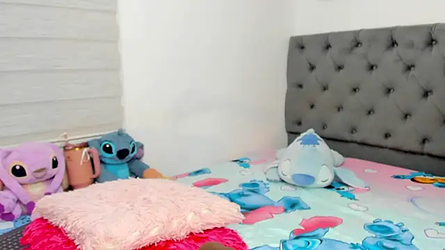 Elizabeth 18  online show from 11-02-25, 04:39