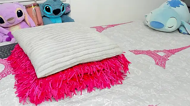 Elizabeth 18  online show from 11-25-25, 03:18