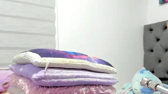 Elizabeth 18  online show from 03-21-26, 03:19