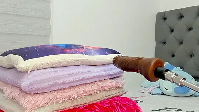 Elizabeth 18  online show from 03-11-26, 03:22