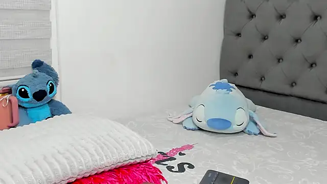 Elizabeth 18  online show from 11-23-25, 03:05