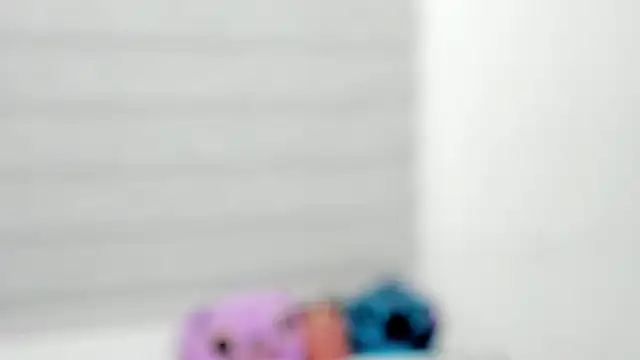 Elizabeth 18  online show from 12-18-25, 03:11