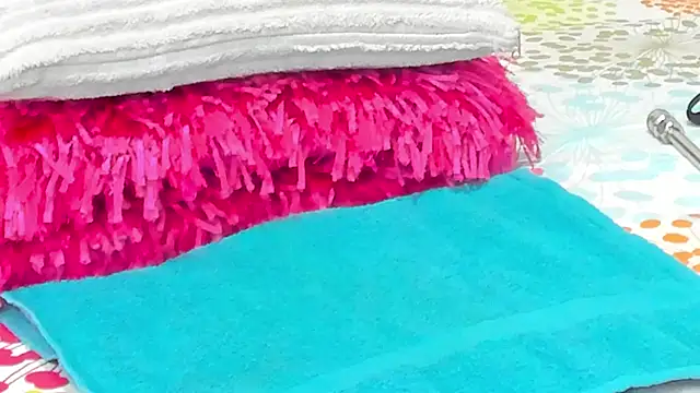 Elizabeth 18  online show from 09-27-25, 03:01