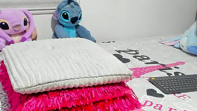 Elizabeth 18  online show from 01-18-26, 03:43