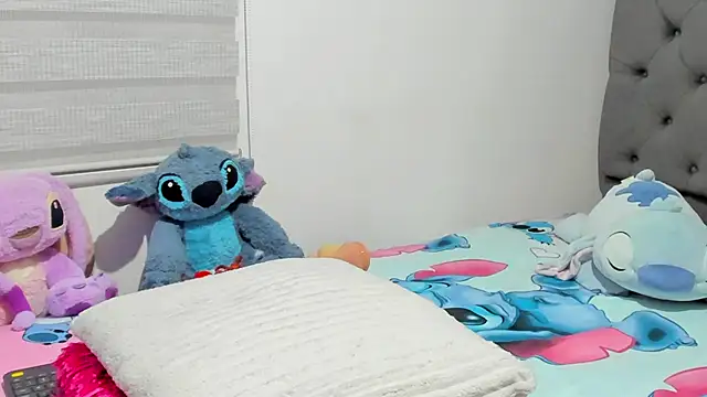 Elizabeth 18  online show from 11-08-25, 03:21