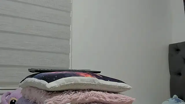 Elizabeth 18  online show from 03-28-26, 03:40