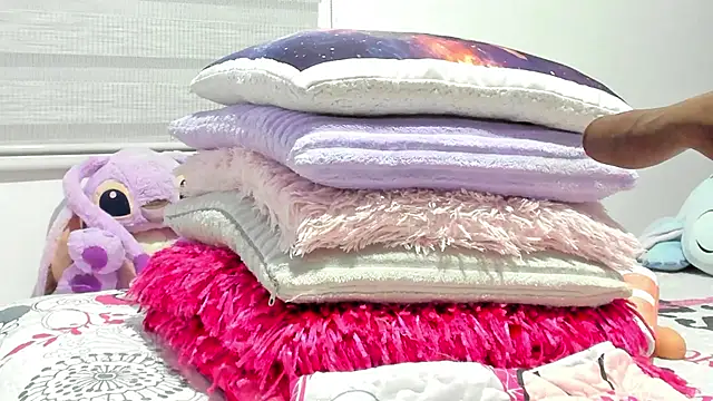 Elizabeth 18  online show from 02-13-26, 03:06