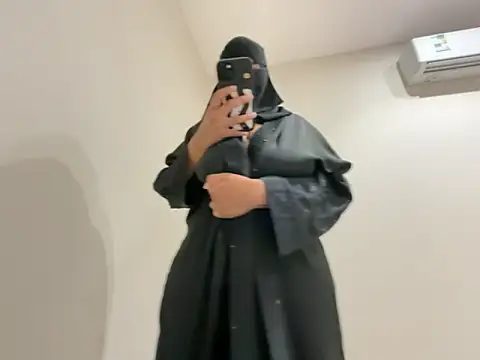 Submissive Arab online show from 11-10-25, 01:49