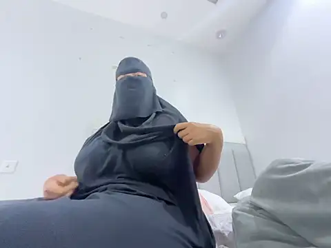 Snapshot of Submissive_Arab chatting on 01-17-25, 12:53 Submissive Arab online show from 01-17-25, 12:53